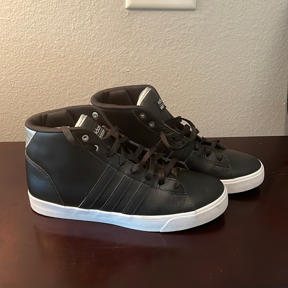 Women’s Adidas Neo Cloudfoam Size 9